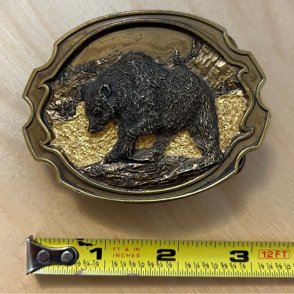 Vintage, 1984, 3D Siskiyou grizzly bear USA belt buckle